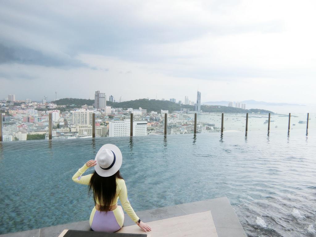 Llx Apartments At The Base Condo Pattaya Extérieur photo