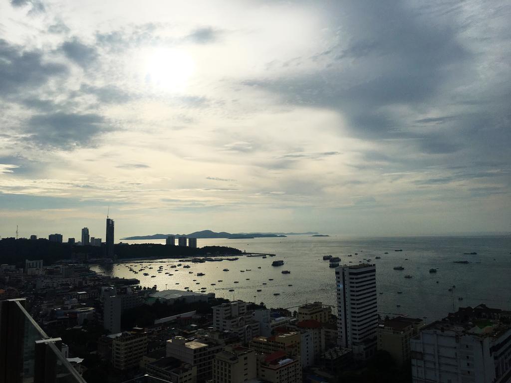 Llx Apartments At The Base Condo Pattaya Extérieur photo