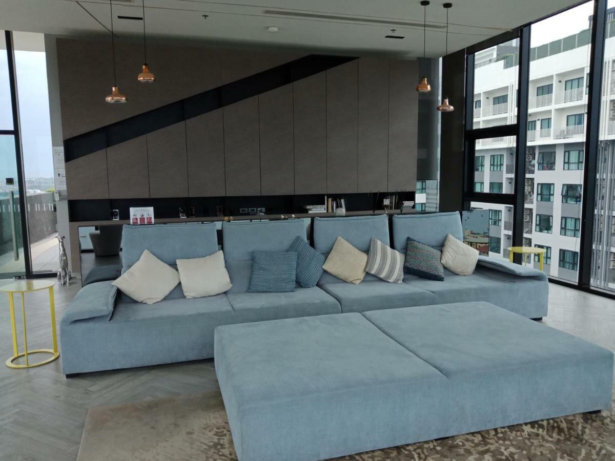 Llx Apartments At The Base Condo Pattaya Extérieur photo
